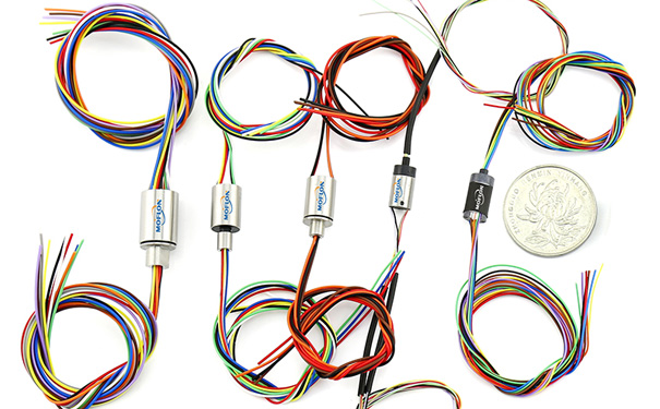 �������h